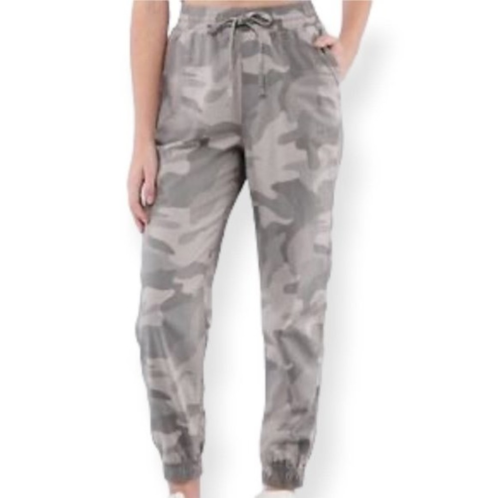 Hollister Ultra High Rise Camo Cuff Hem Joggers